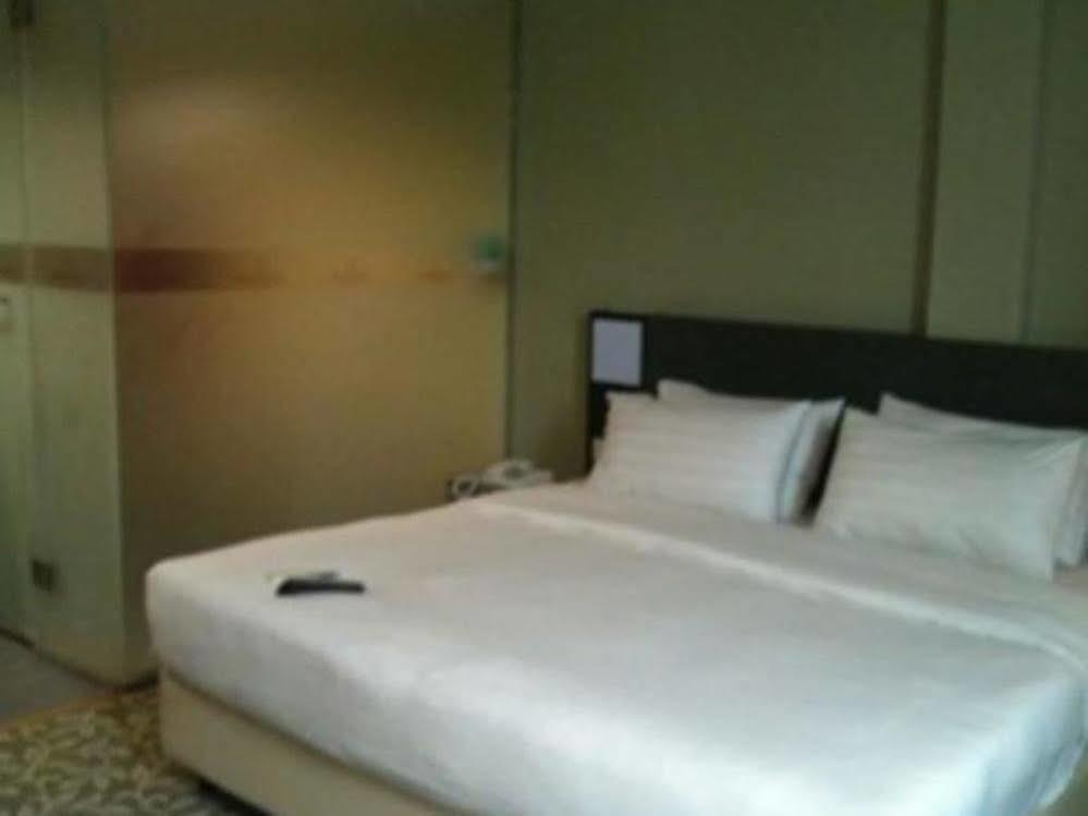 Nouvelle Hotel Johor Kulai Kültér fotó